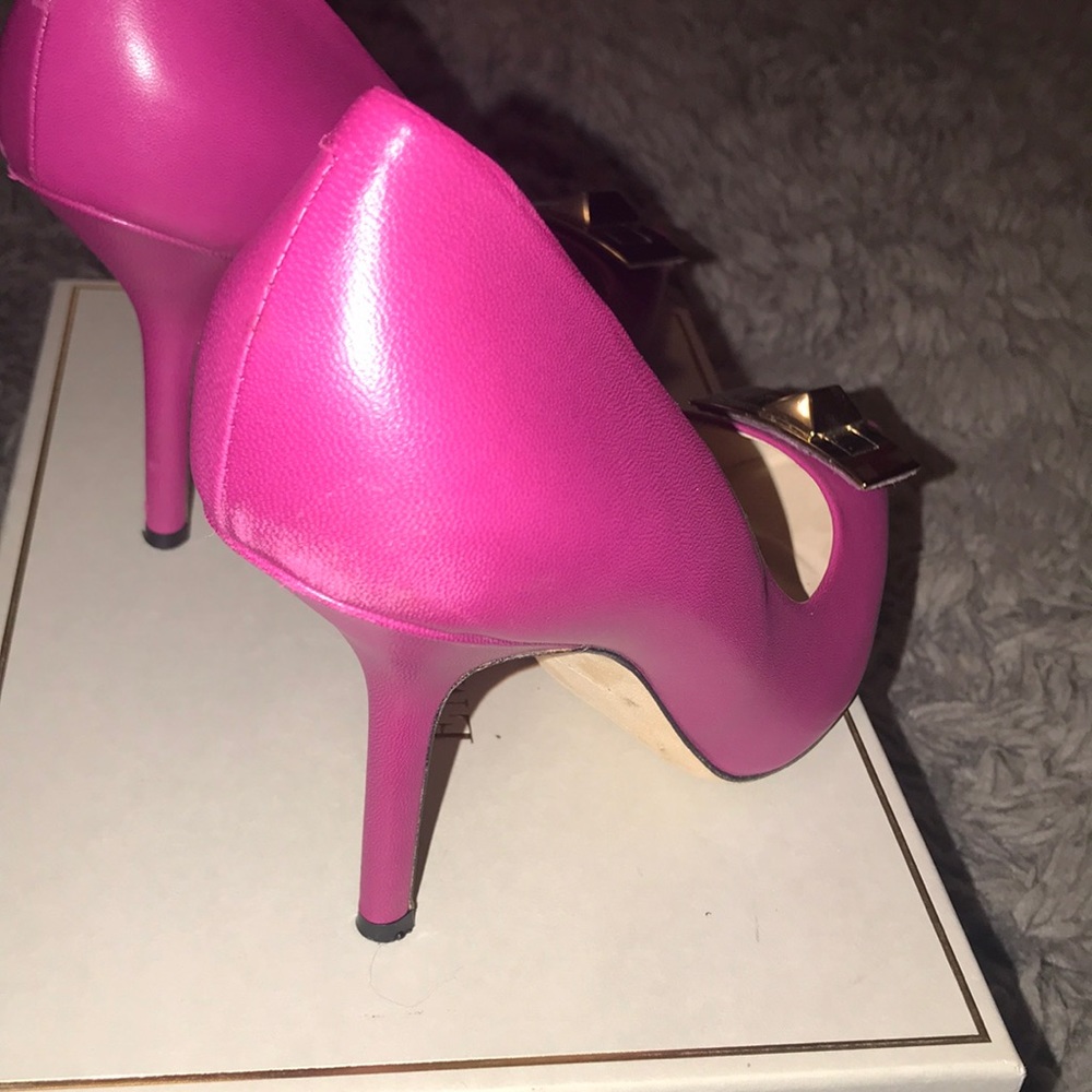 Emilio Pucci Lotus Heels Magenta w/ Gold Buckle 39 - Picture 8 of 8